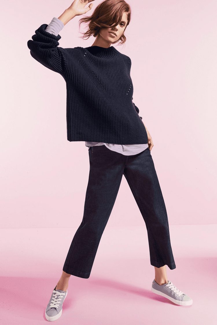 Indigo jeans try-on